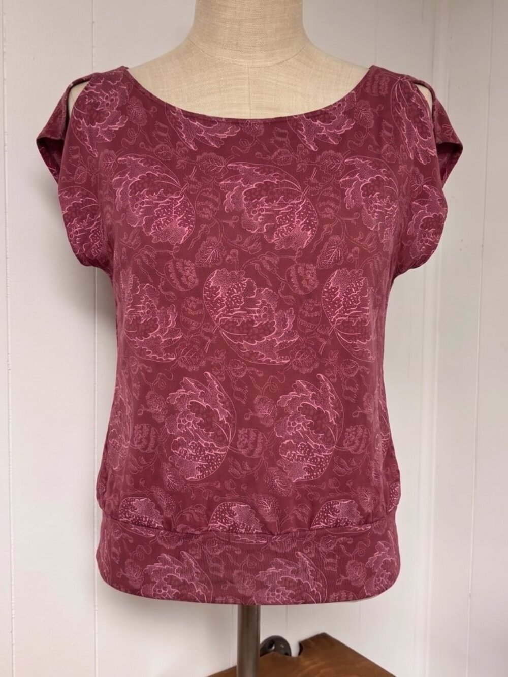 Gap Y2K Boatneck Off Shoulder Flutter Sleeve Floral Graphic Top Size M